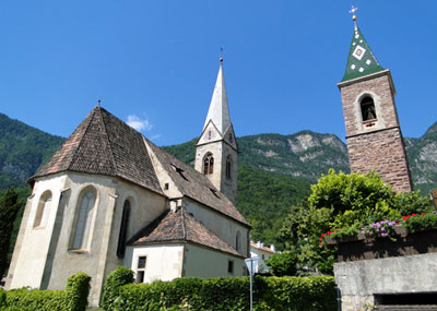 Chiesa e campanile a San Nicolo